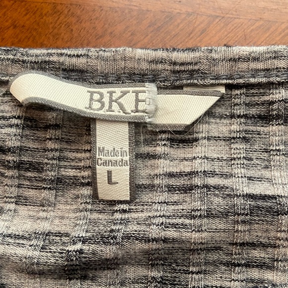 Tank - Picture 3 of 3